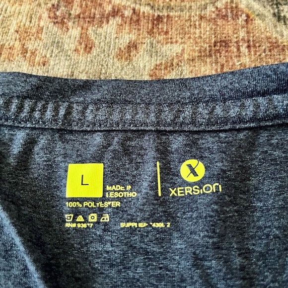 Graphic T-shirt - Picture 3 of 3